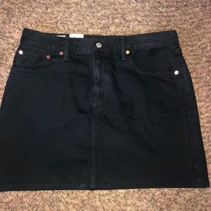Levi Black denim skirt